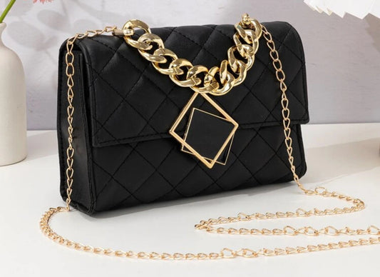 Diamond Shaped Decorated Chain Strap Shoulder Bag